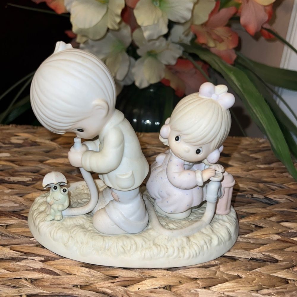 Vintage Precious Moments Figurine – “There Shall Be Showers of Blessings” 1989